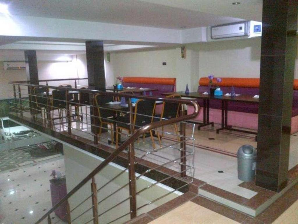 Erin Int Hotel Makassar Exterior photo